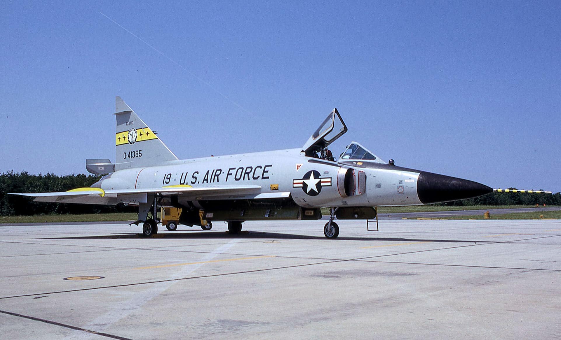 190th_Fighter-Interceptor_Squadron_F-102_Delta_Dagger_54-1385.jpg