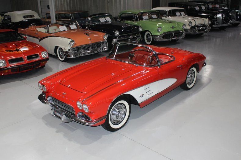 1961_chevrolet_corvette_0aab931298fad887919db924d2ace3283245350b.jpg