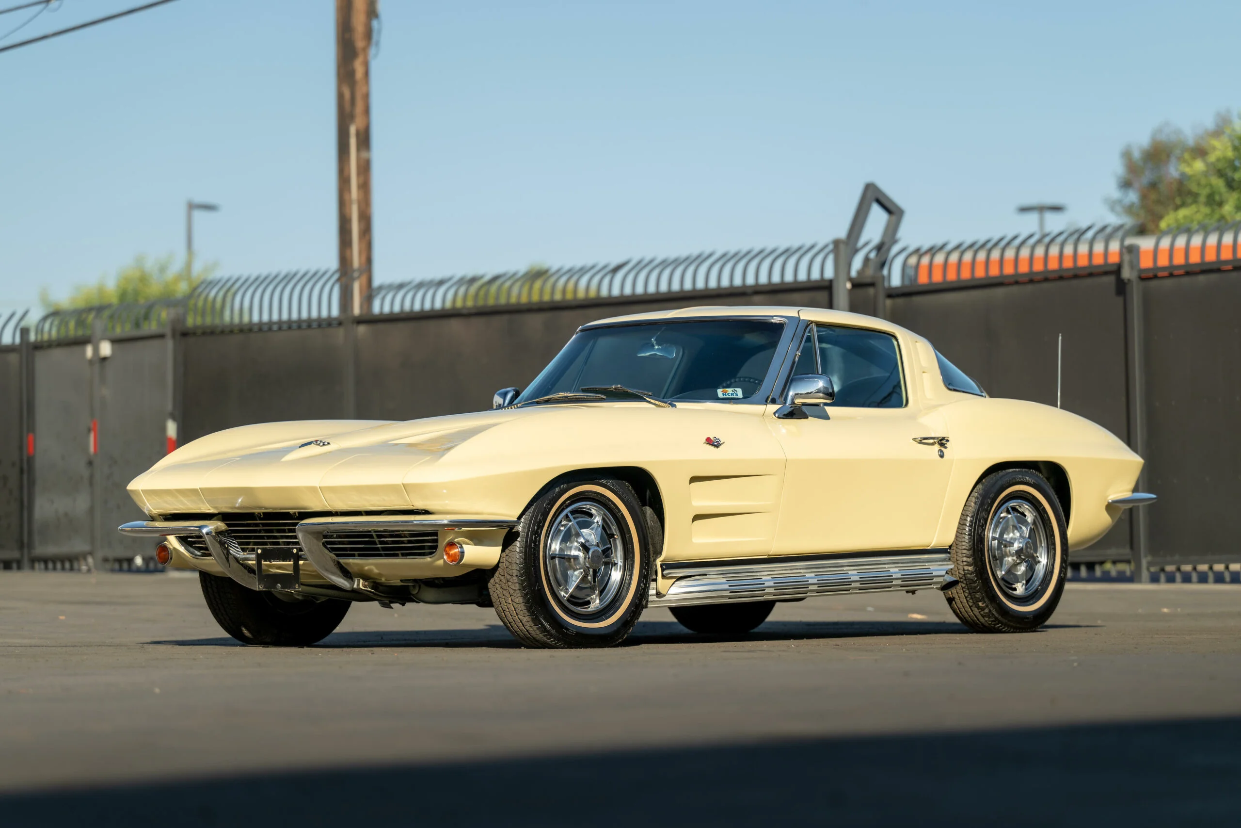 1963-Chevrolet-Corvette-Split-Window-Coupe-scaled.webp