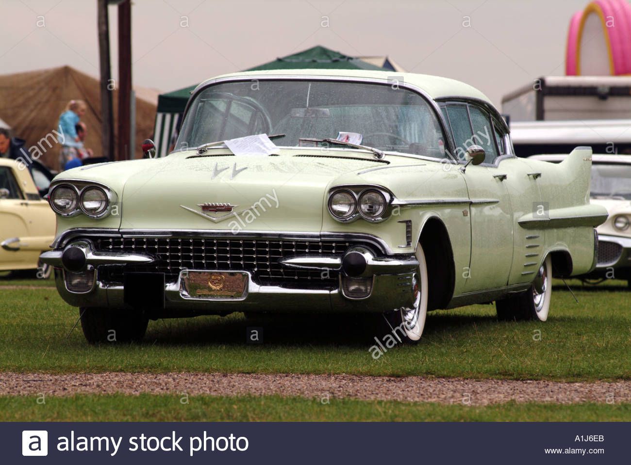 cadillac-luxury-car-1950-s-1958-v8-engine-america-american-classic-A1J6EB.jpg