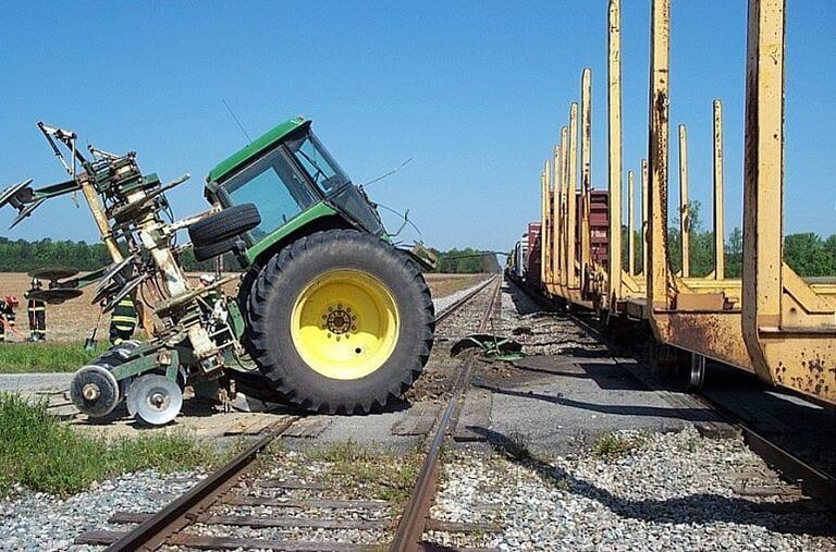 funny_tractor_fail_3_768w_d6803d6c21f3a6ef92b37279aff8f181e88966e0.jpg