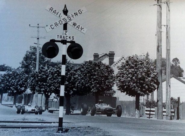 Graham Hill & Frank Matich.jpg