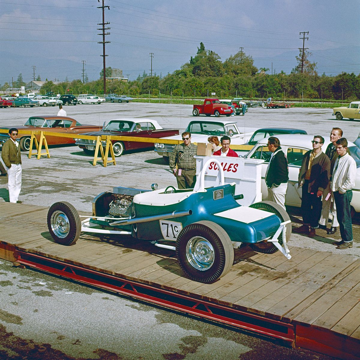 http _a.amz.mshcdn.com_wp-content_uploads_2015_10_dragrace-10.jpg