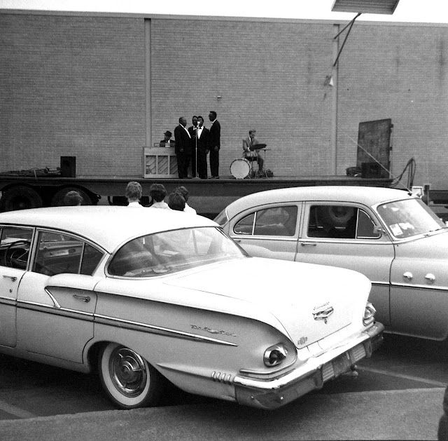 Ink Spots show in Albertson's parking lot, Oct 5 1961 (2).JPG