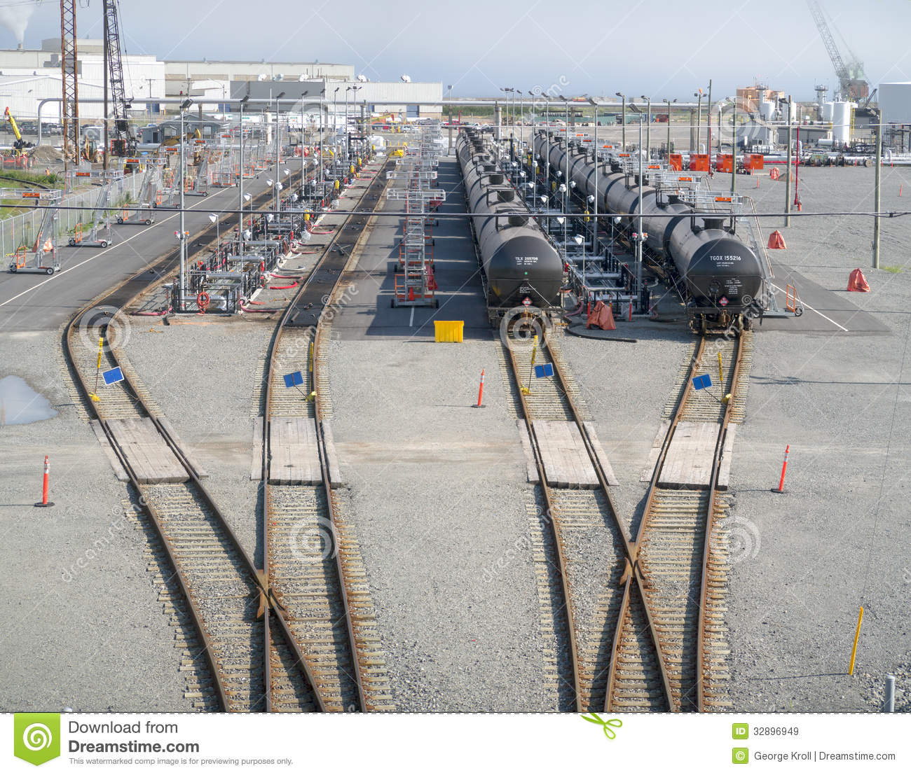 irving-oil-rail-terminal-st-johns-new-brunswick-canada-32896949.jpg