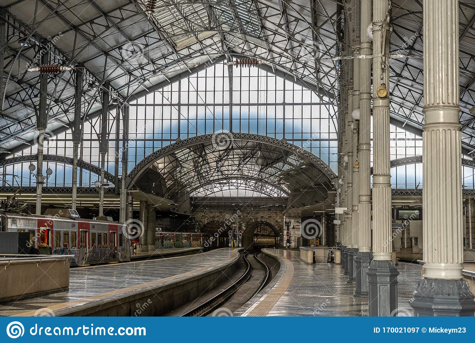 old-train-station-lisbon-portugal-just-leaving-there-no-people-platform-waiting-170021097.jpg