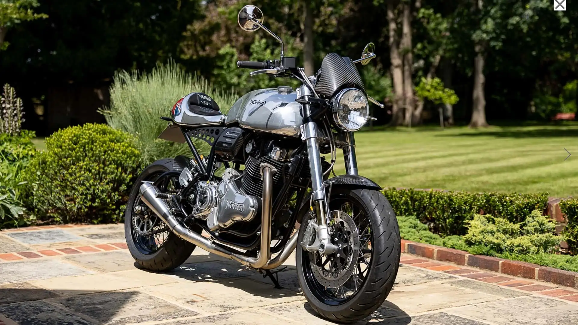 richard-hammond-norton-dominator-street.webp