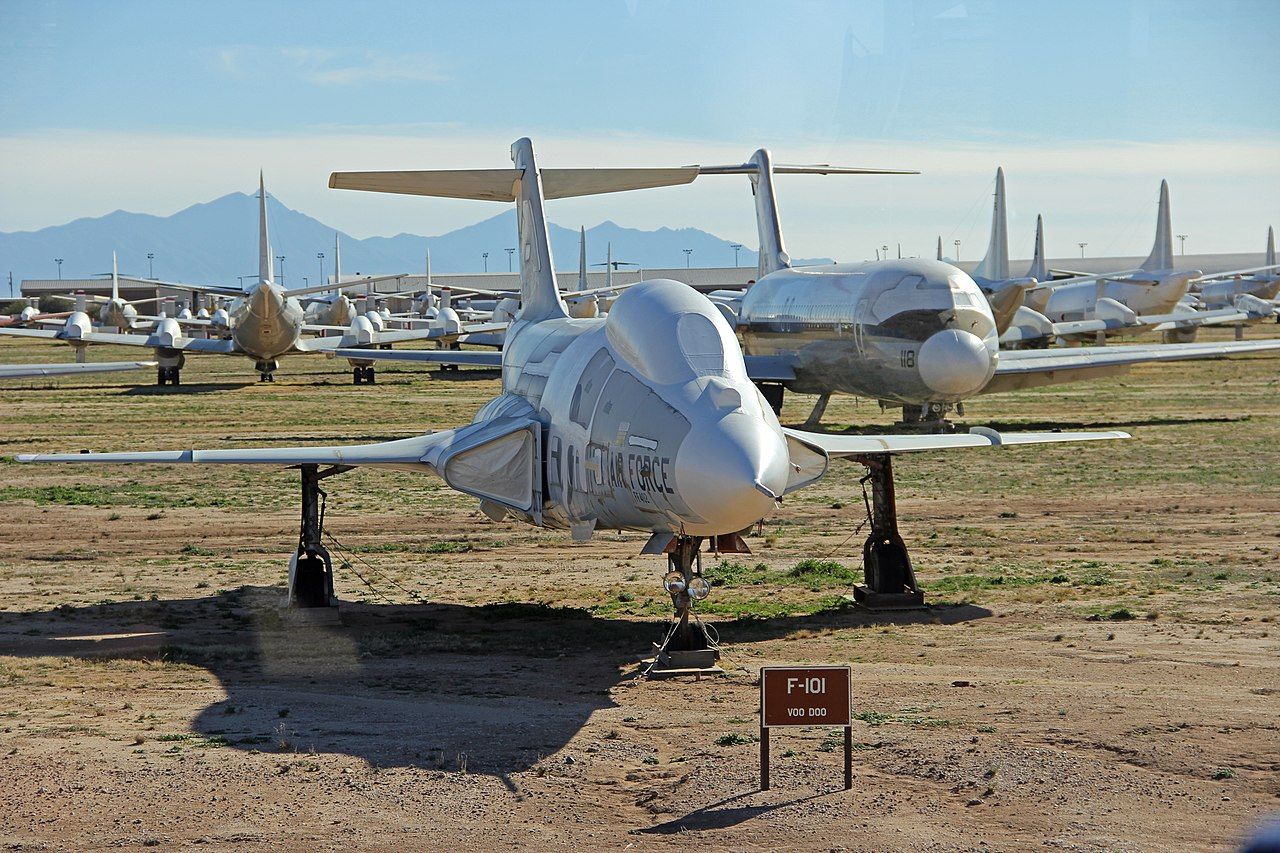 U.S._Air_Force_309th_AMARG_%22Boneyard%22,_Tucson,_AZ_(16323870591).jpg