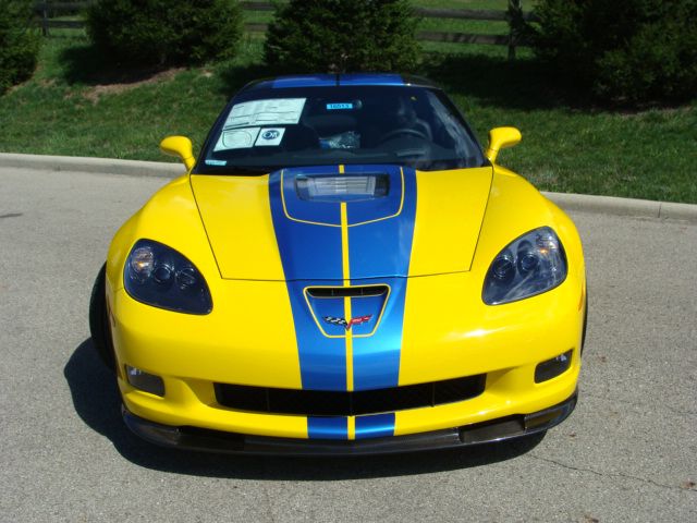 yellow-zr1-bluestripe-2.jpg