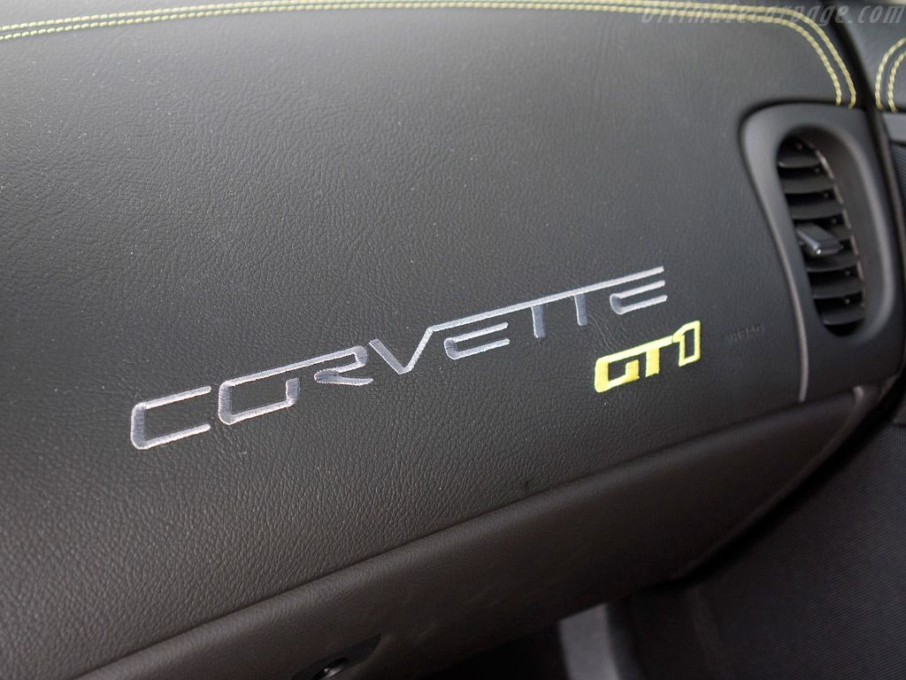 Chevrolet-C6-Corvette-GT1-Championship-Edition_11.jpg